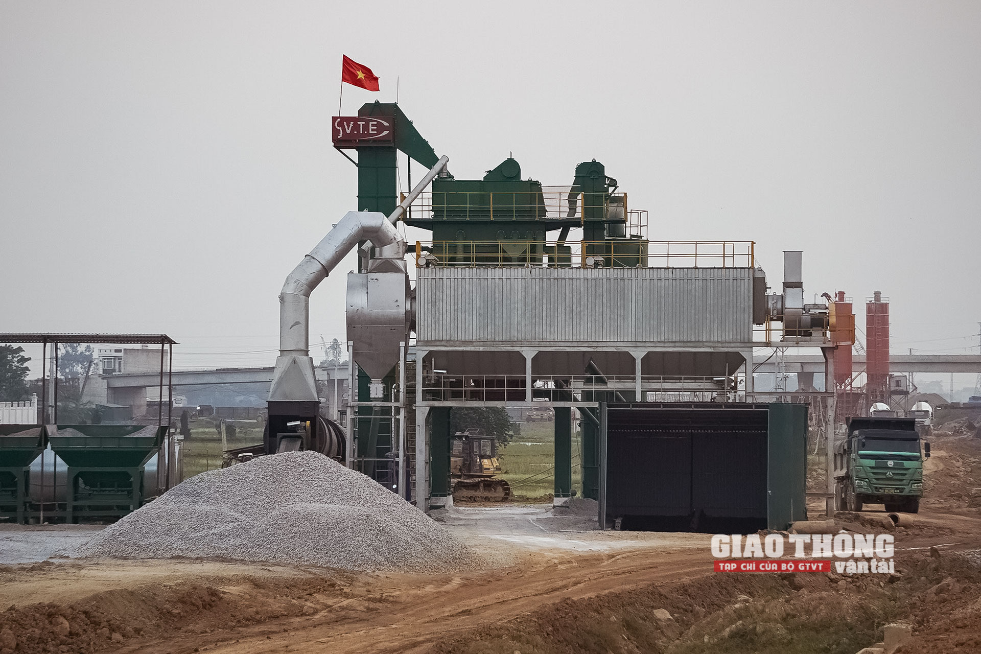 Chùm ảnh: Tận thấy các nhà thầu "dàn trận" thi công cao tốc Mai Sơn - QL45 - Ảnh 33. Chùm ảnh: Tận thấy các nhà thầu "dàn trận" thi công cao tốc Mai Sơn - QL45 - Ảnh 33.