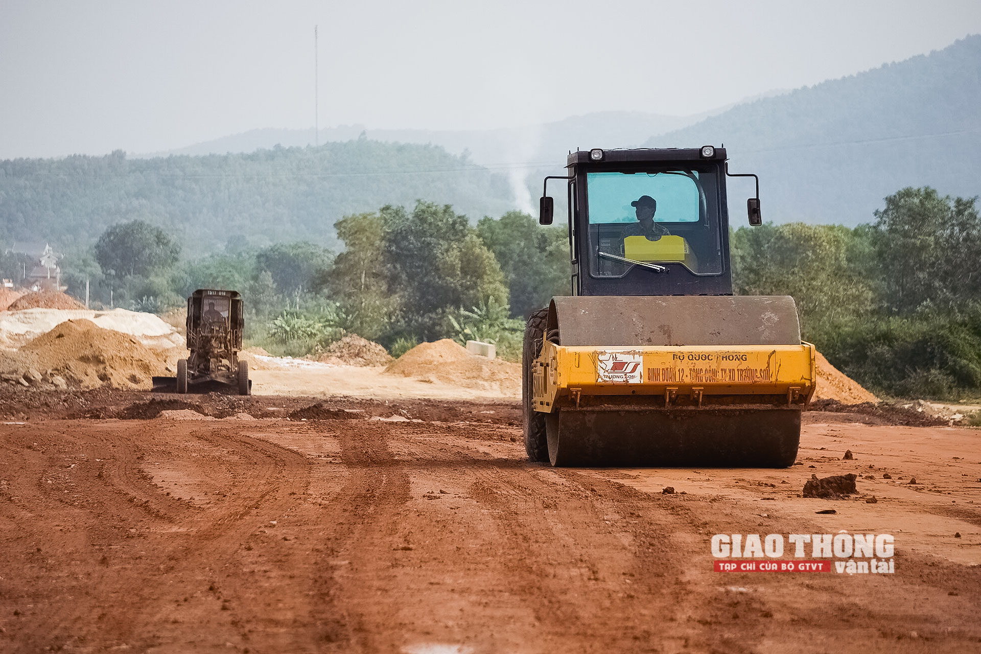 Chùm ảnh: Tận thấy các nhà thầu "dàn trận" thi công cao tốc Mai Sơn - QL45 - Ảnh 17. Chùm ảnh: Tận thấy các nhà thầu "dàn trận" thi công cao tốc Mai Sơn - QL45 - Ảnh 17.