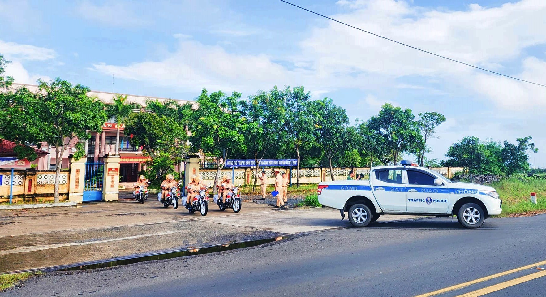 Phú Yên mở đợt cao điểm đảm bảo trật tự ATGT dịp Tết - Ảnh 1.