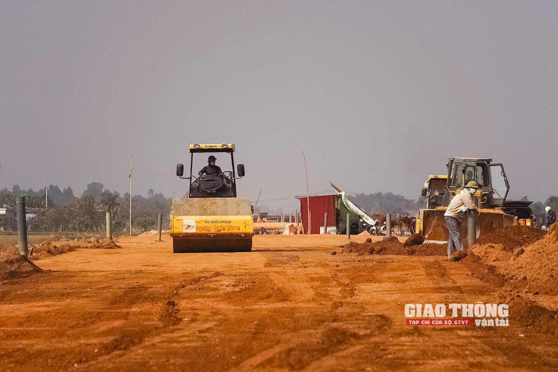 Phóng sự ảnh: Đua tiến độ thi công cao tốc Bắc - Nam qua Thanh Hóa - Ảnh 6.