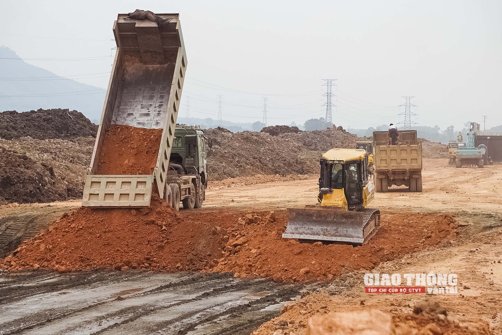 Phóng sự ảnh: Đua tiến độ thi công cao tốc Bắc - Nam qua Thanh Hóa - Ảnh 31.