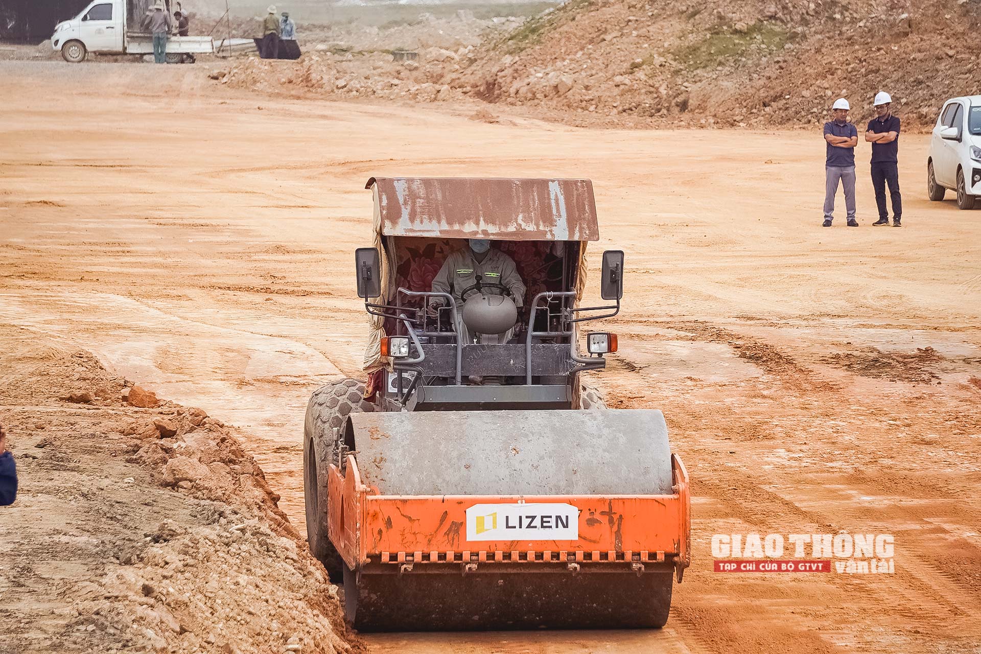 Phóng sự ảnh: Đua tiến độ thi công cao tốc Bắc - Nam qua Thanh Hóa - Ảnh 23.