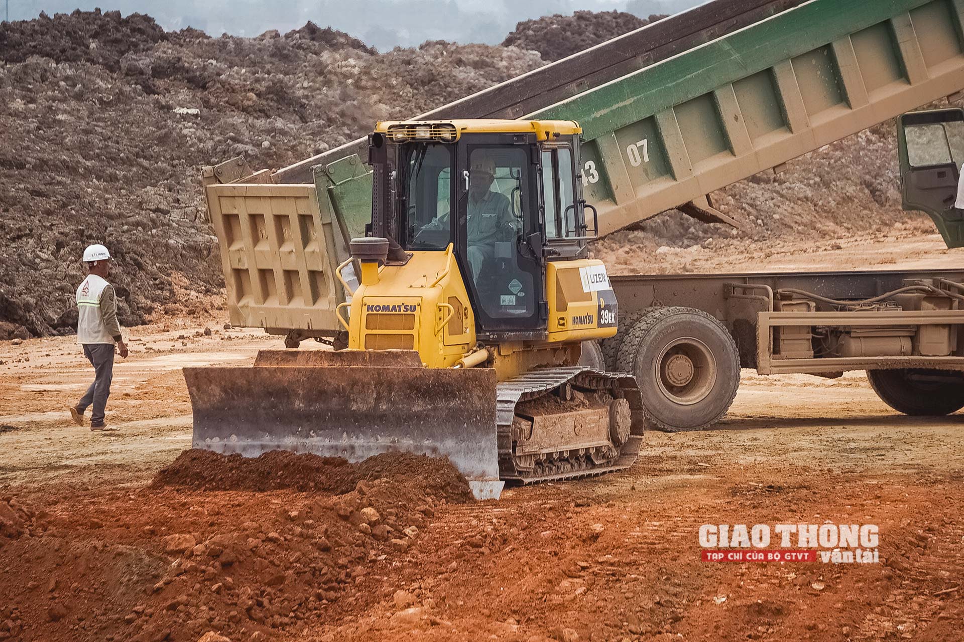 Phóng sự ảnh: Đua tiến độ thi công cao tốc Bắc - Nam qua Thanh Hóa - Ảnh 21.