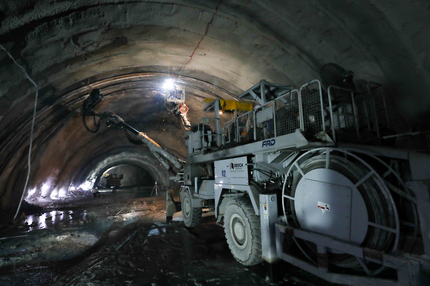 Chùm ảnh: Nhà thầu mang toàn "hàng khủng" thi công cao tốc Cam Lâm - Vĩnh Hảo - Ảnh 6.