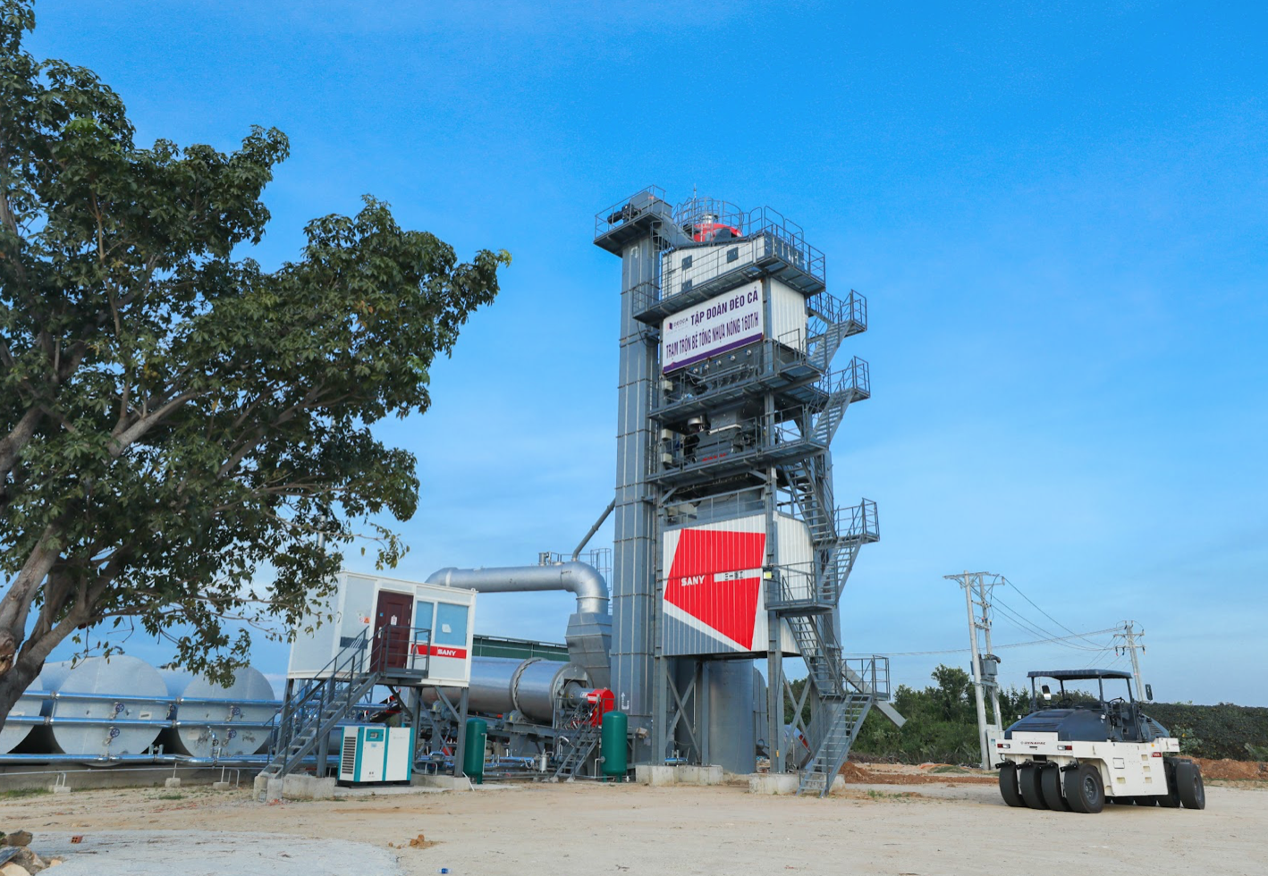 Chùm ảnh: Nhà thầu mang toàn "hàng khủng" thi công cao tốc Cam Lâm - Vĩnh Hảo - Ảnh 12.