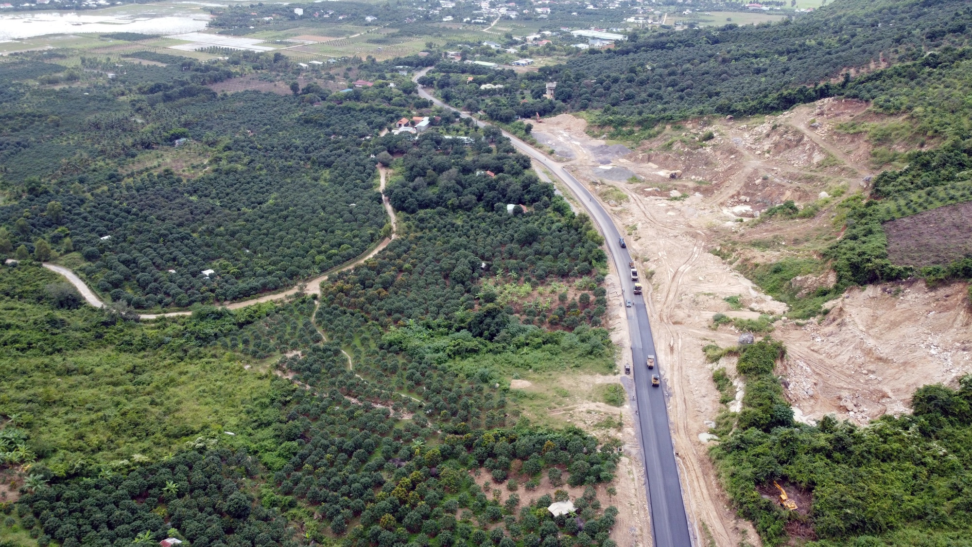 Khánh Hòa tăng tốc thi công, sớm thông xe kỹ thuật đường Tỉnh lộ 3 - Ảnh 2.