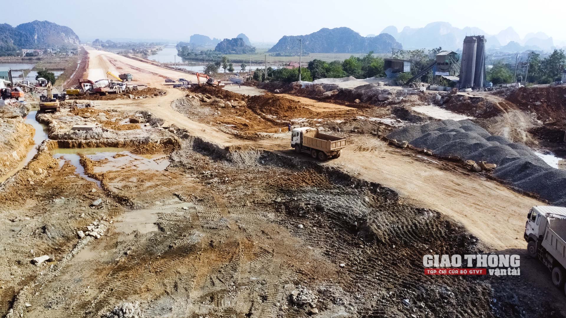 Chùm ảnh: Cận cảnh thi công hầm Thung Thi không quản ngày đêm - Ảnh 15. Chùm ảnh: Cận cảnh thi công hầm Thung Thi không quản ngày đêm - Ảnh 15.