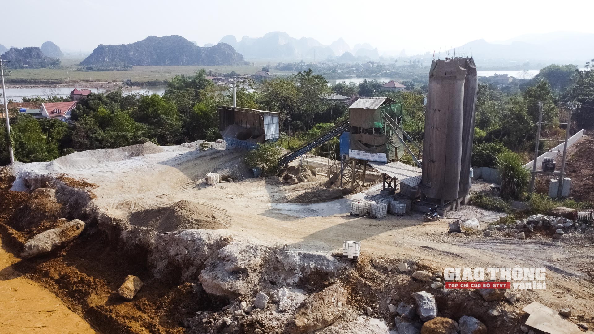 Chùm ảnh: Cận cảnh thi công hầm Thung Thi không quản ngày đêm - Ảnh 12. Chùm ảnh: Cận cảnh thi công hầm Thung Thi không quản ngày đêm - Ảnh 12.