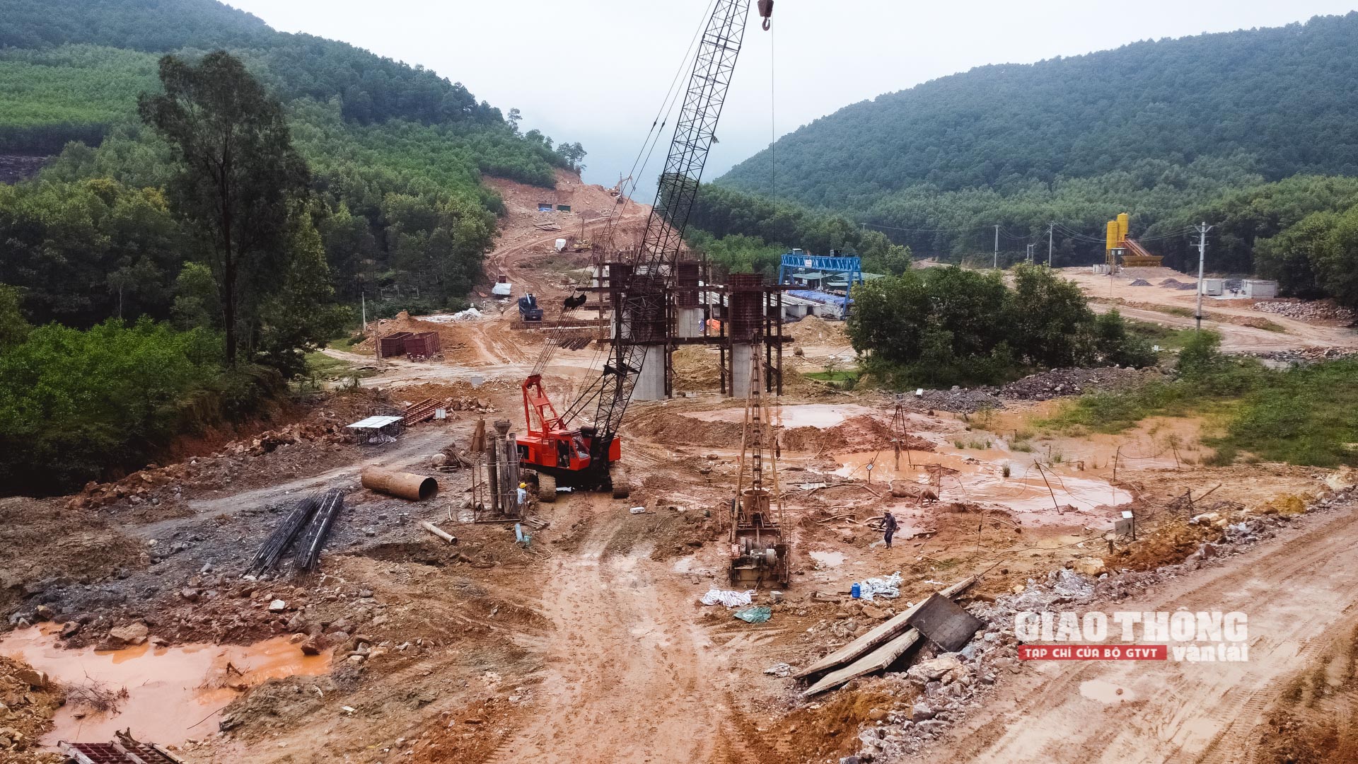 Phóng sự ảnh: Khởi sắc công trường cao tốc Diễn Châu - Bãi Vọt - Ảnh 2.