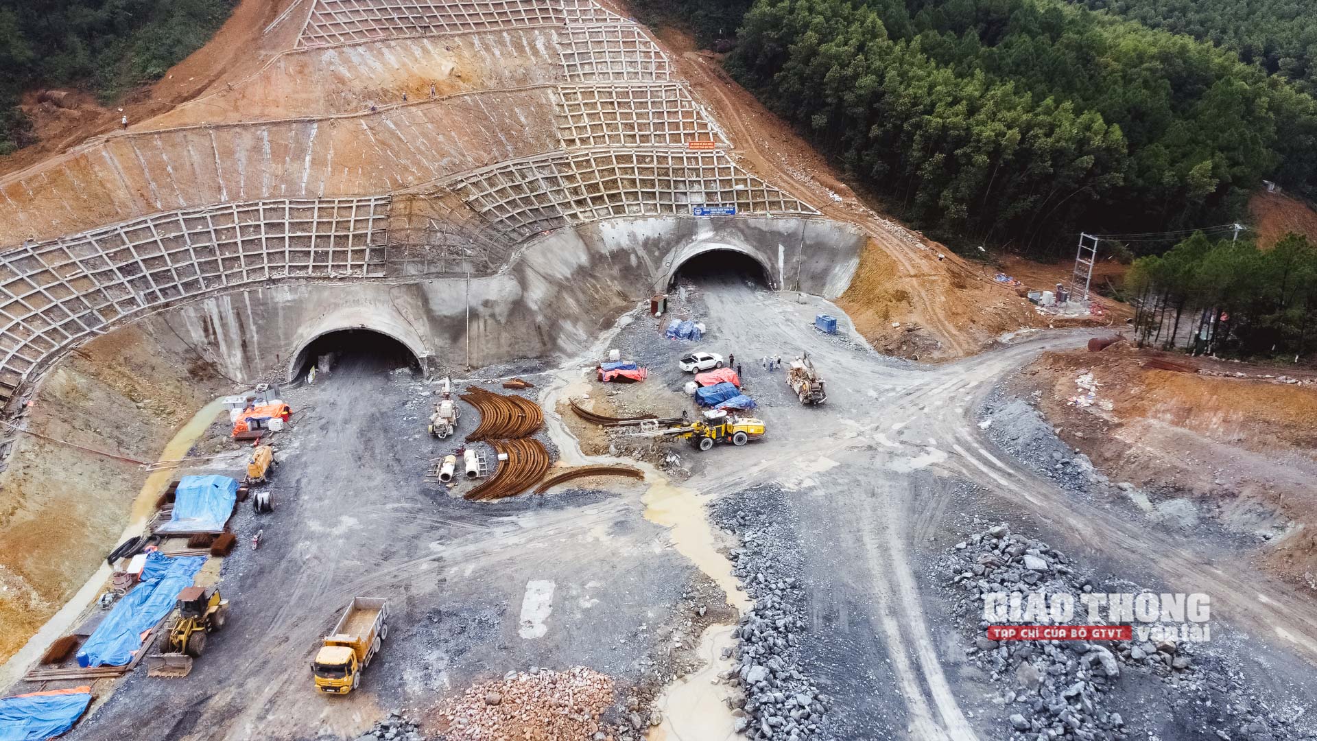 Phóng sự ảnh: Khởi sắc công trường cao tốc Diễn Châu - Bãi Vọt - Ảnh 10.