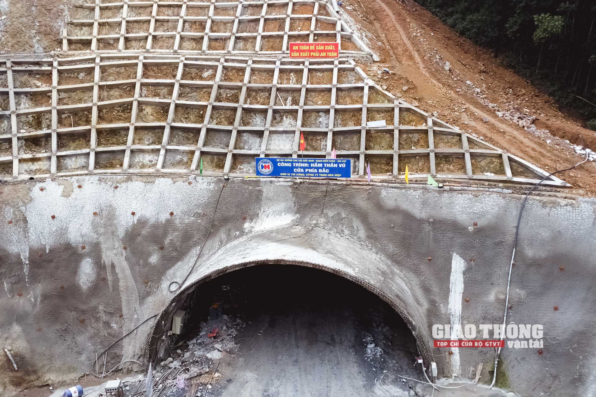 Phóng sự ảnh: Khởi sắc công trường cao tốc Diễn Châu - Bãi Vọt - Ảnh 9.