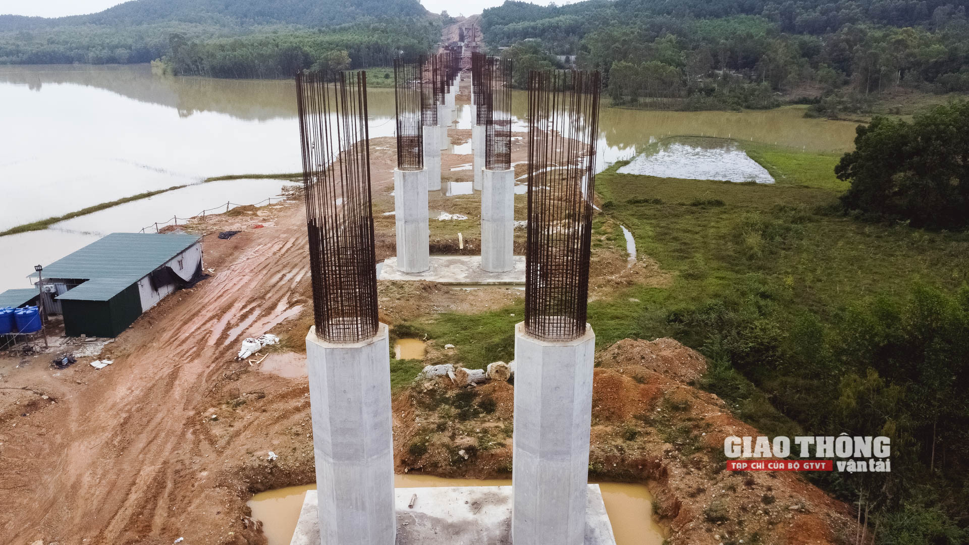 Phóng sự ảnh: Khởi sắc công trường cao tốc Diễn Châu - Bãi Vọt - Ảnh 11.