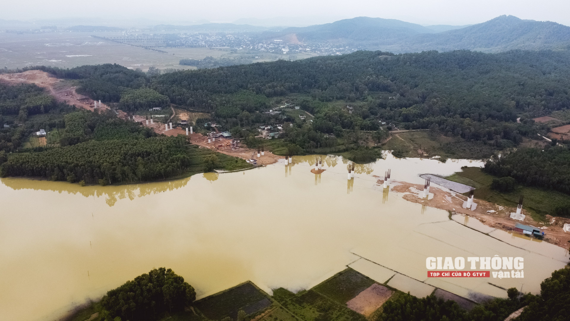 Phóng sự ảnh: Khởi sắc công trường cao tốc Diễn Châu - Bãi Vọt - Ảnh 13.