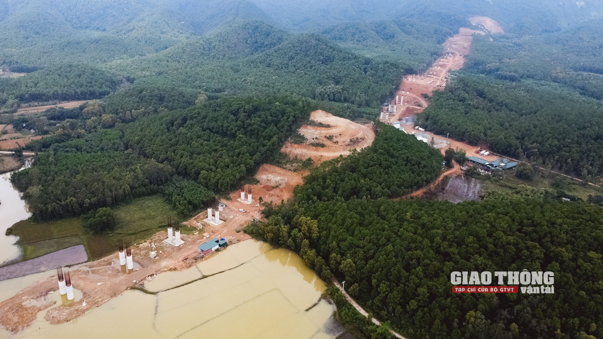 Phóng sự ảnh: Khởi sắc công trường cao tốc Diễn Châu - Bãi Vọt - Ảnh 14.