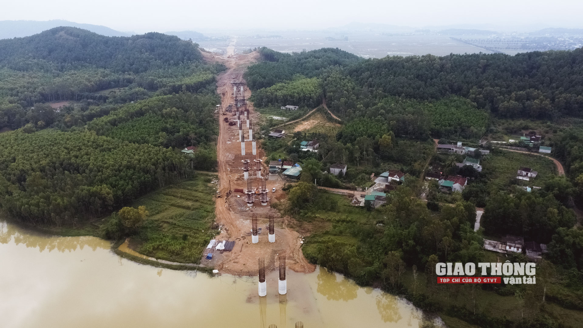 Phóng sự ảnh: Khởi sắc công trường cao tốc Diễn Châu - Bãi Vọt - Ảnh 3.