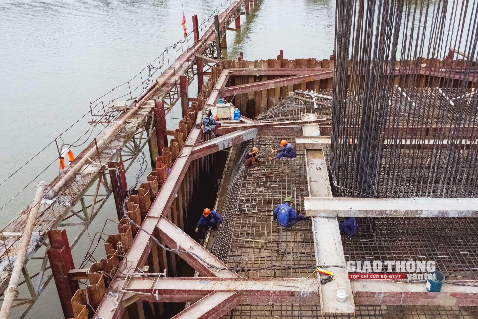 Phóng sự ảnh: Khởi sắc công trường cao tốc Diễn Châu - Bãi Vọt - Ảnh 4.