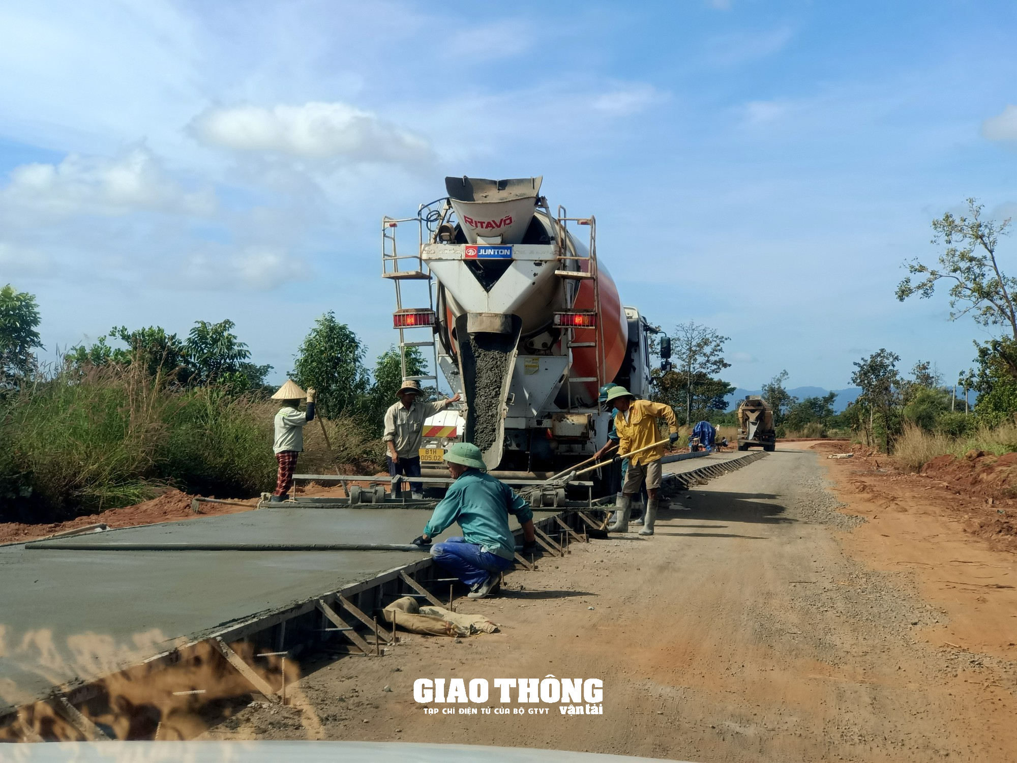 Thi công đường ĐT665 ở Gia Lai: Nhà thầu "ngó lơ" biện pháp đảm bảo ATGT - Ảnh 10.