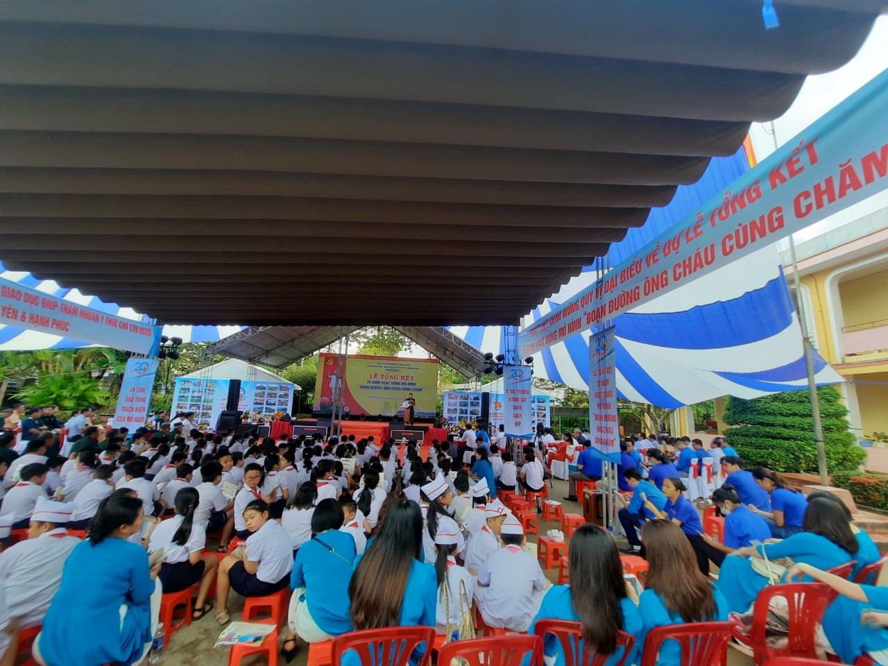 Dấu ấn 20 năm "Đoạn đường ông cháu cùng chăm" - Ảnh 12.