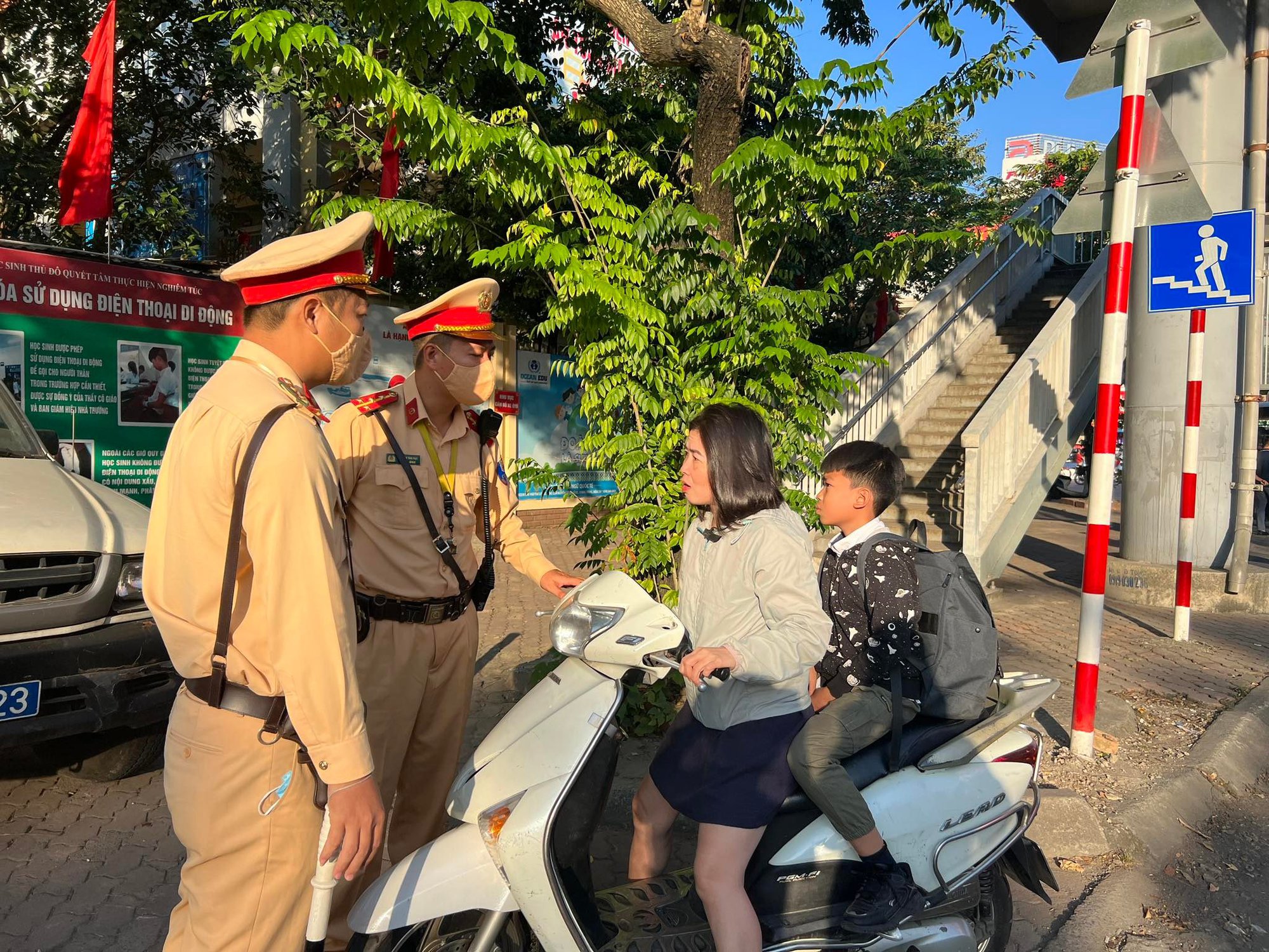 Tăng cường tuyên truyền xử lý phụ huynh học sinh vi phạm luật giao thông - Ảnh 1.