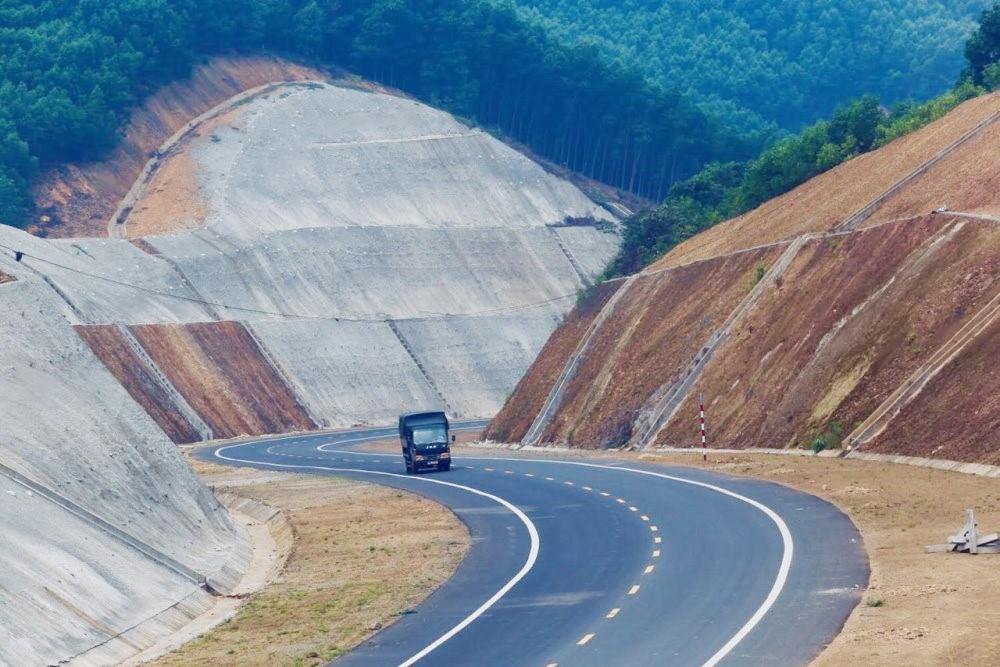 "Bám" tiến độ giải ngân GPMB 3 cao tốc từ Quảng Ngãi đến Phú Yên - Ảnh 1.
