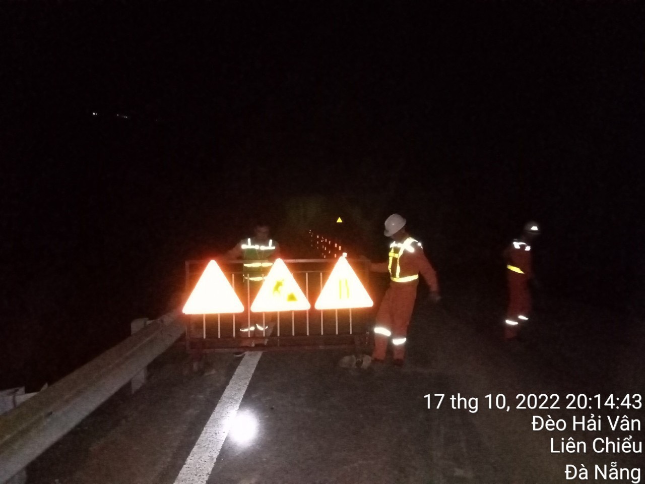 Tan hoang đường đèo Hải Vân sau mưa bão - Ảnh 5.