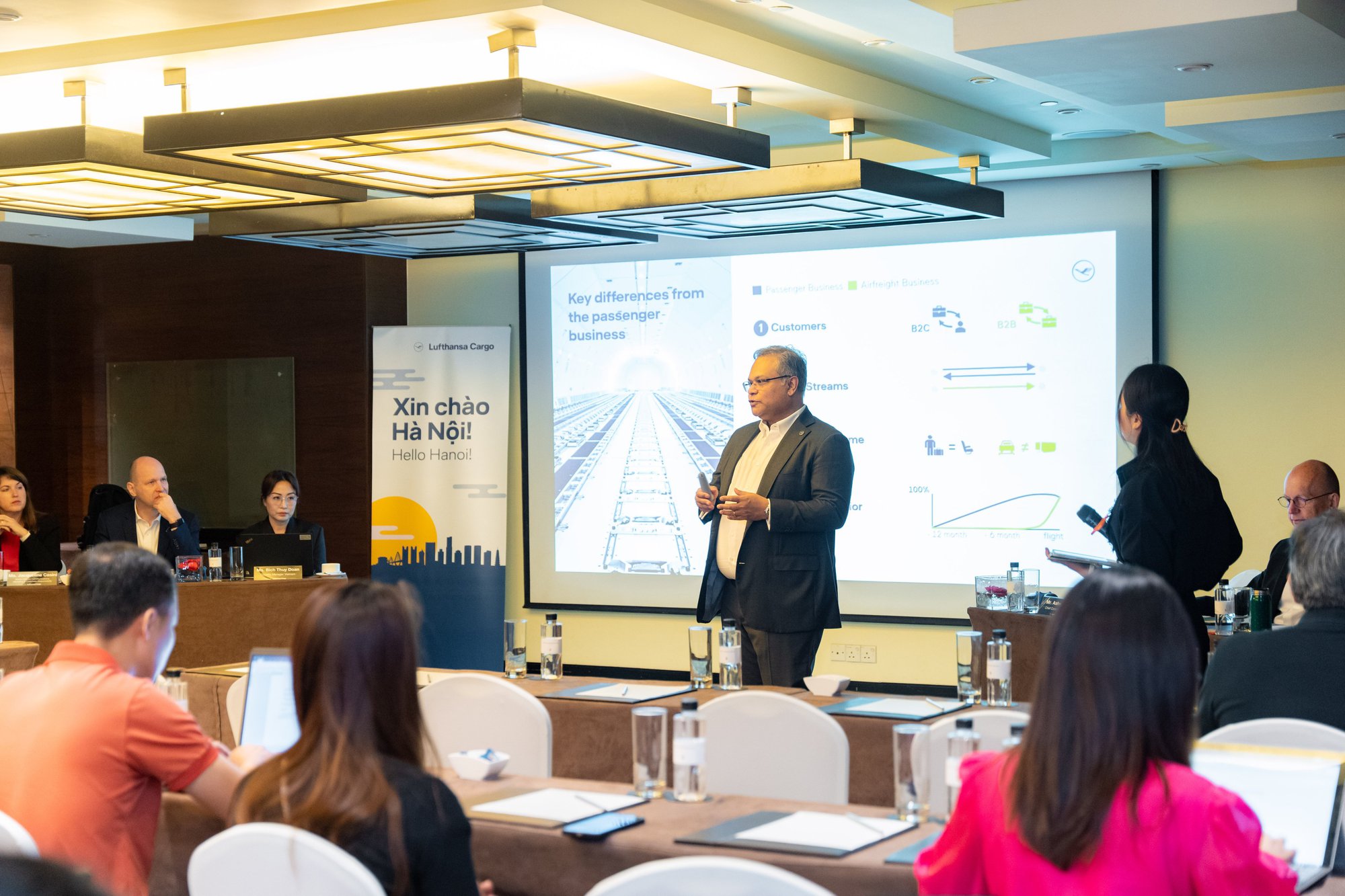 Mở đường bay vận chuyển hàng hoá tới Hà Nội, "ông lớn" Lufthansa Cargo tham vọng gì?
- Ảnh 2. Mở đường bay vận chuyển hàng hoá tới Hà Nội, "ông lớn" Lufthansa Cargo tham vọng gì?
- Ảnh 2.