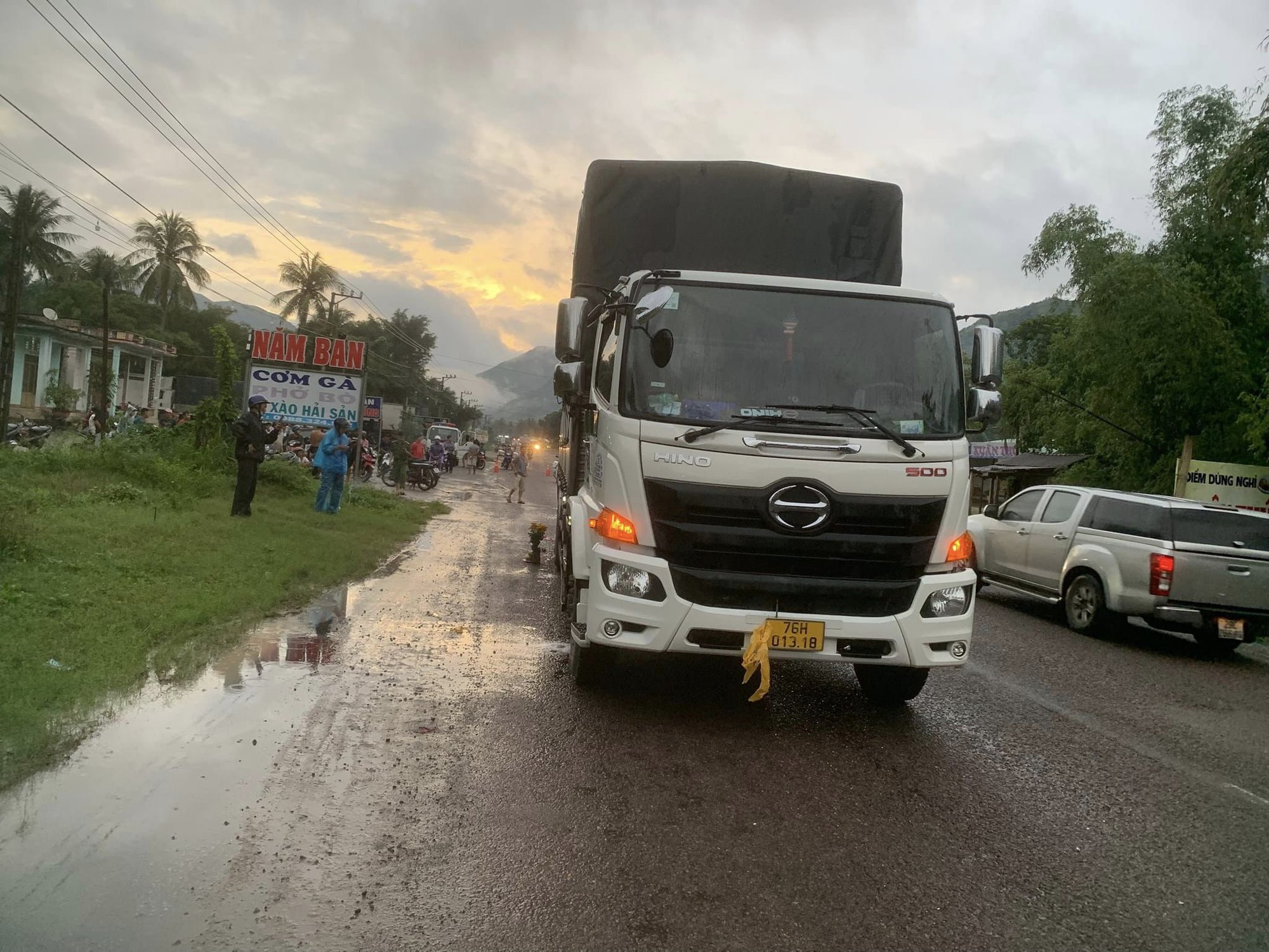 Tạm giữ tài xế lùi xe đột ngột làm chết 3 mẹ con ở Phú Yên - Ảnh 3.