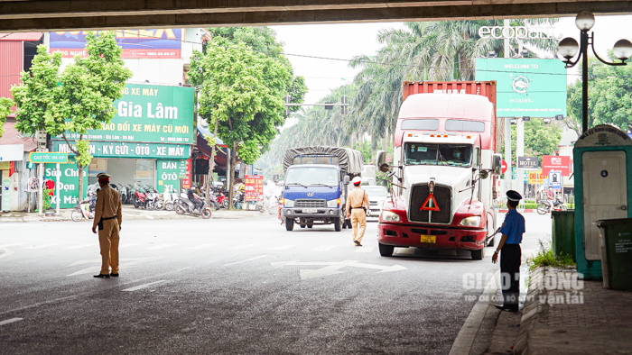 Bộ GTVT mở cao điểm chống buôn lậu, hàng giả dịp cuối năm - Ảnh 1.