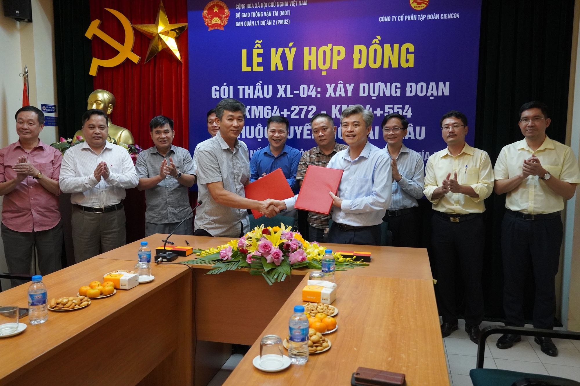 Trao gói thầu hơn 331 tỷ đồng dự án kết nối giao thông miền núi phía Bắc - Ảnh 1.