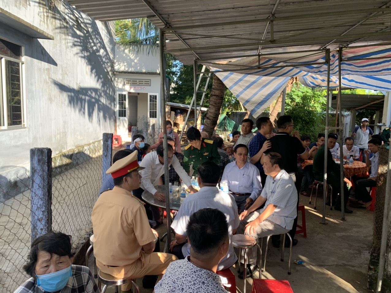 Nghẹn ngào đám tang 3 mẹ con tử vong do bị xe tải tông ở Phú Yên - Ảnh 3.