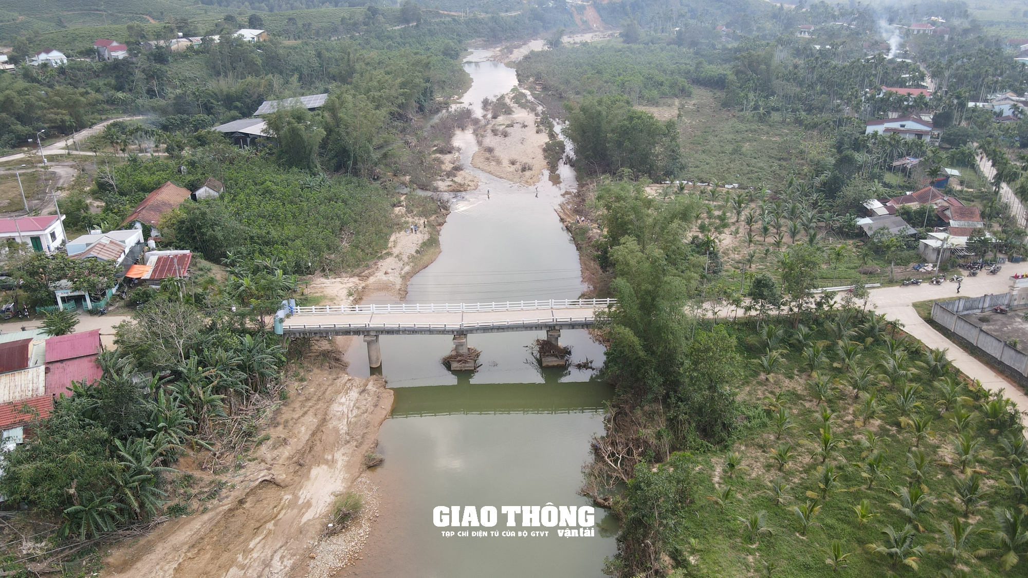 Công trình cầu bất ngờ sụp lún ở Quảng Nam: Khắc phục, đảm bảo giao thông thế nào? - Ảnh 6. Công trình cầu bất ngờ sụp lún ở Quảng Nam: Khắc phục, đảm bảo giao thông thế nào? - Ảnh 6.