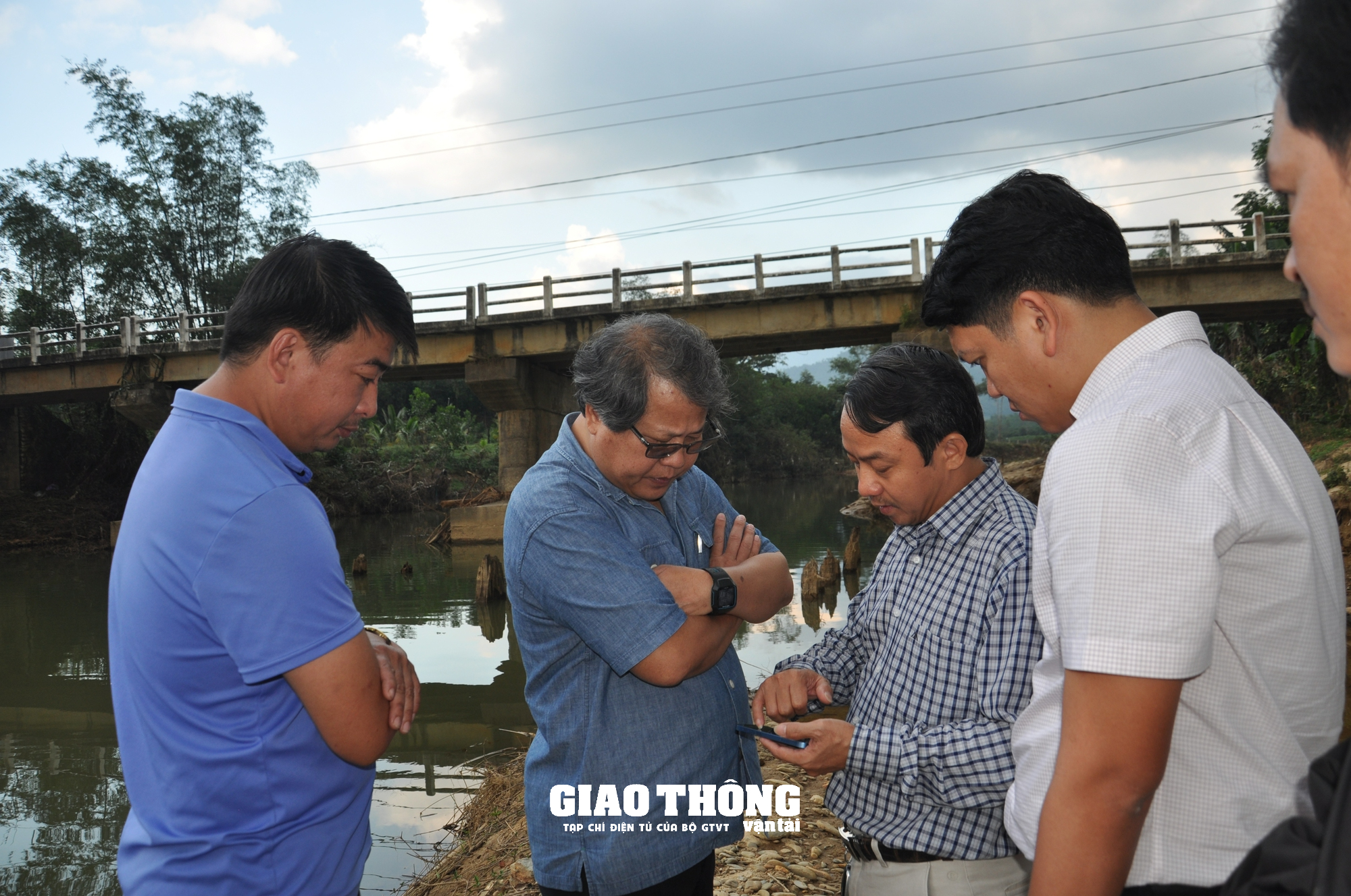 Công trình cầu bất ngờ sụp lún ở Quảng Nam: Khắc phục, đảm bảo giao thông thế nào? - Ảnh 15. Công trình cầu bất ngờ sụp lún ở Quảng Nam: Khắc phục, đảm bảo giao thông thế nào? - Ảnh 15.