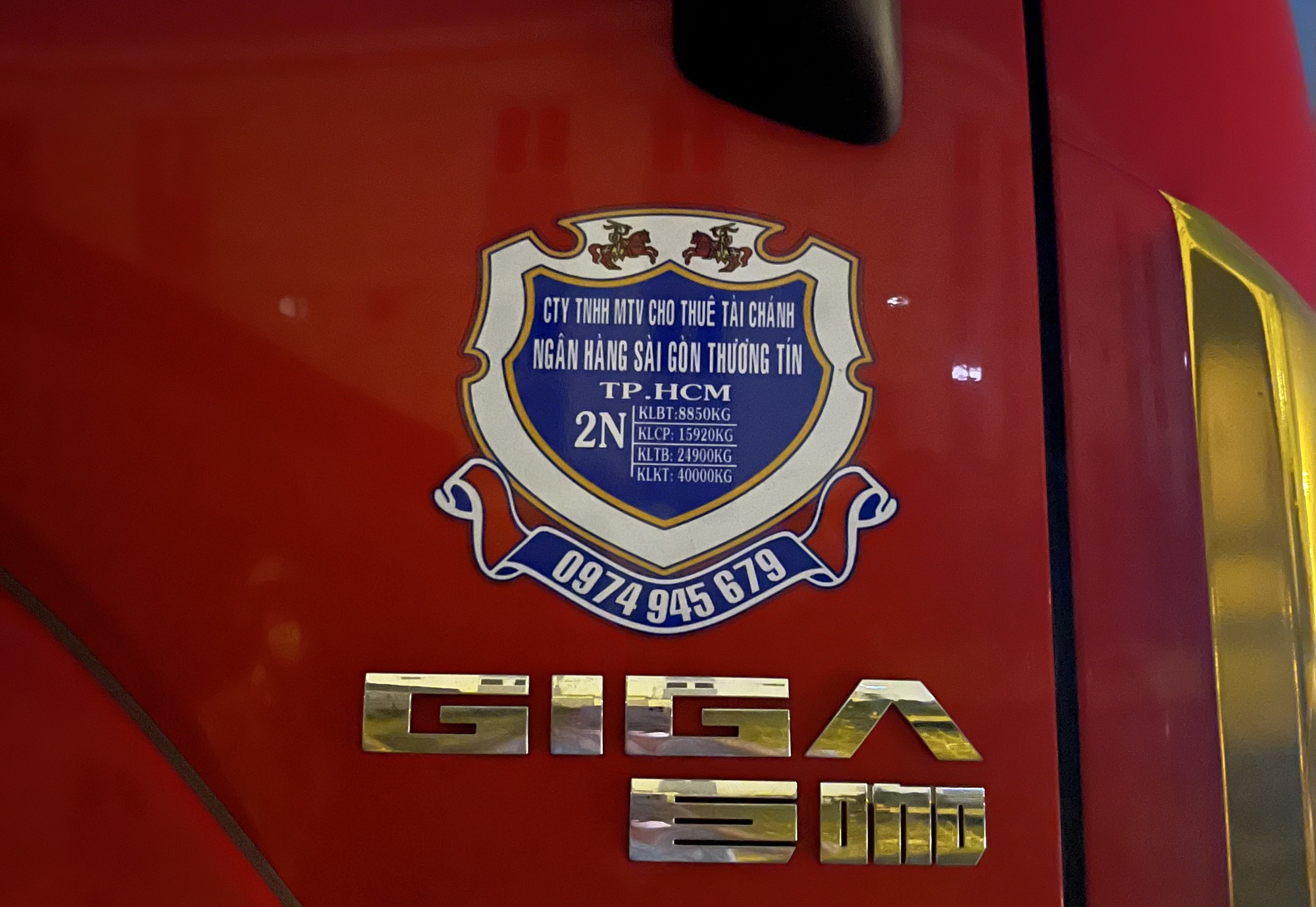 TP.HCM: Kiểm tra xe quá tải trước cảng, tài xế đóng cửa bỏ đi  - Ảnh 3.