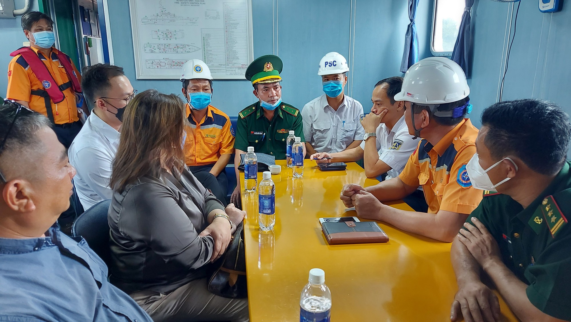 Hình ảnh mới nhất về 303 công dân Sri Lanka trôi dạt trên biển được đưa về Vũng Tàu - Ảnh 4. Hình ảnh mới nhất về 303 công dân Sri Lanka trôi dạt trên biển được đưa về Vũng Tàu - Ảnh 4.