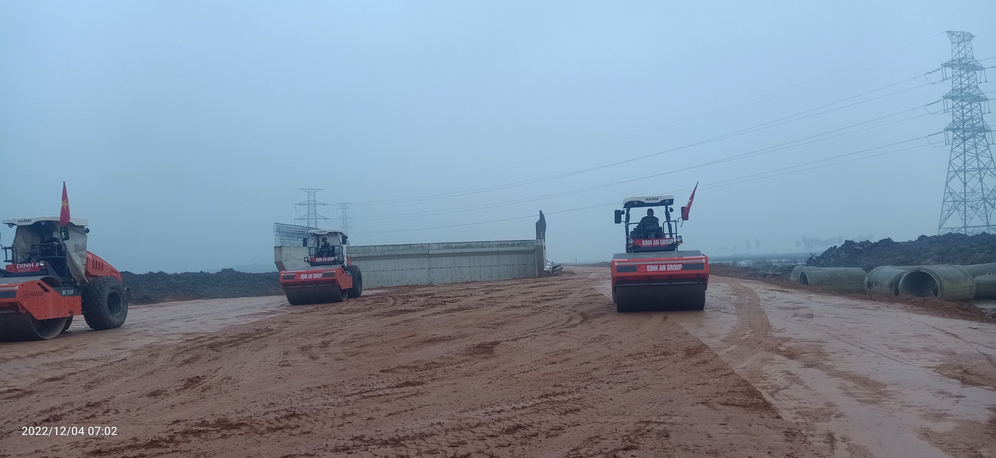 Một nhà thầu cam kết hoàn thành đúng tiến độ 4 dự án cao tốc Bắc - Nam - Ảnh 15. Một nhà thầu cam kết hoàn thành đúng tiến độ 4 dự án cao tốc Bắc - Nam - Ảnh 15.