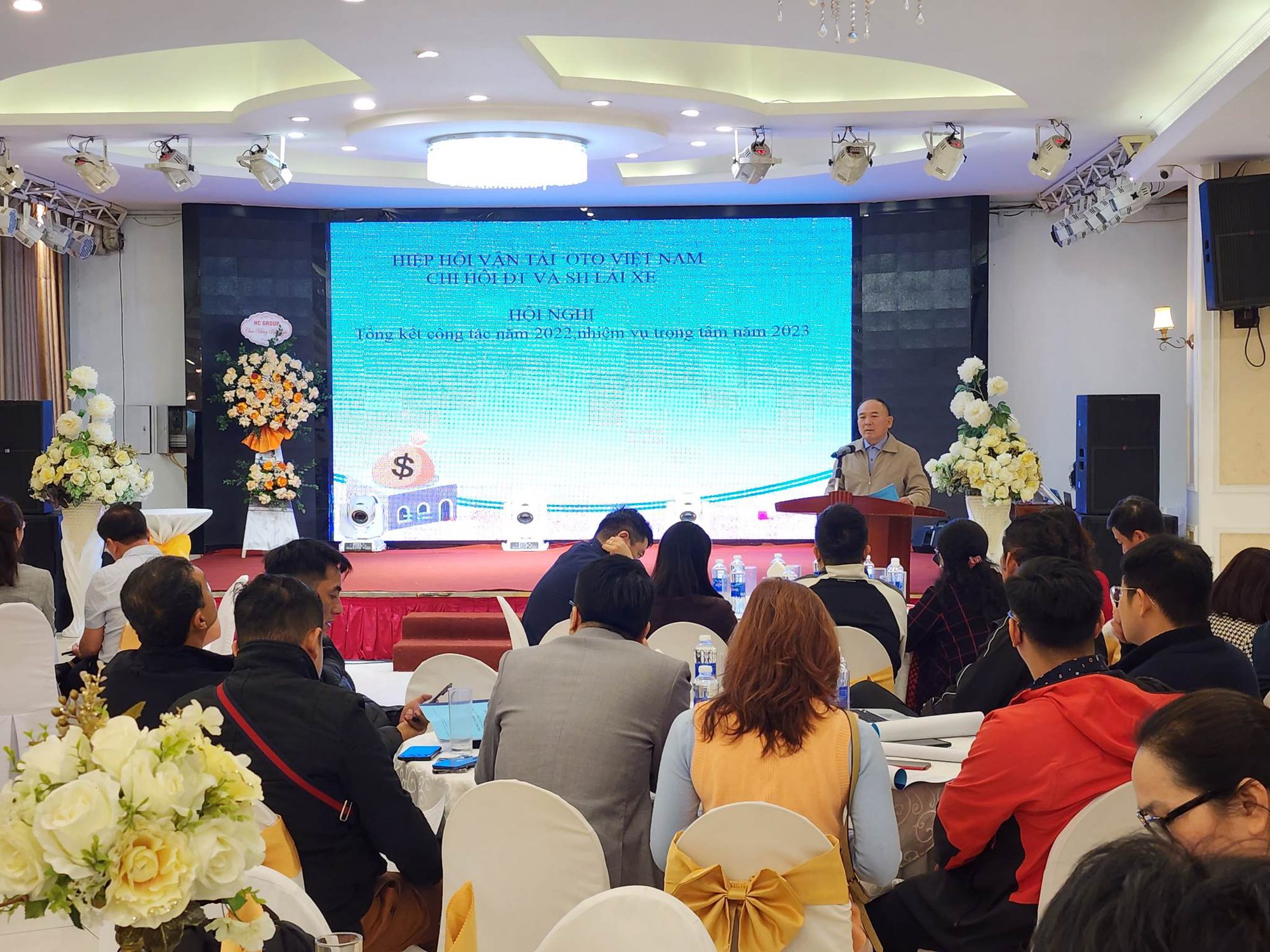 Lắp cabin tập lái xe, nhiều cơ sở đào tạo lúng túng trước giờ G - Ảnh 1.