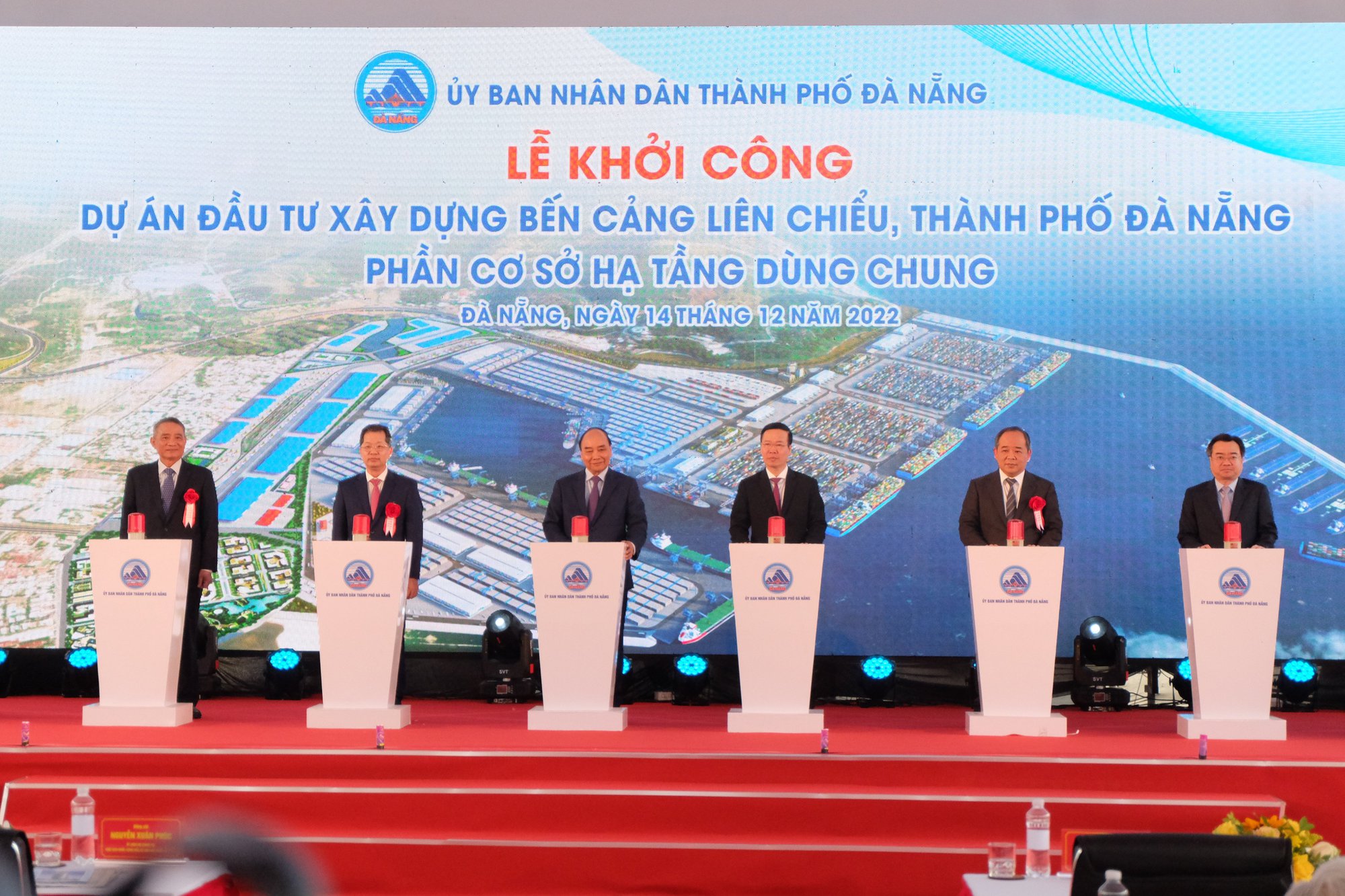 Chủ tịch nước Nguyễn Xuân Phúc: Cảng Liên Chiểu sẽ là điểm sáng tạo bứt phá" - Ảnh 2.