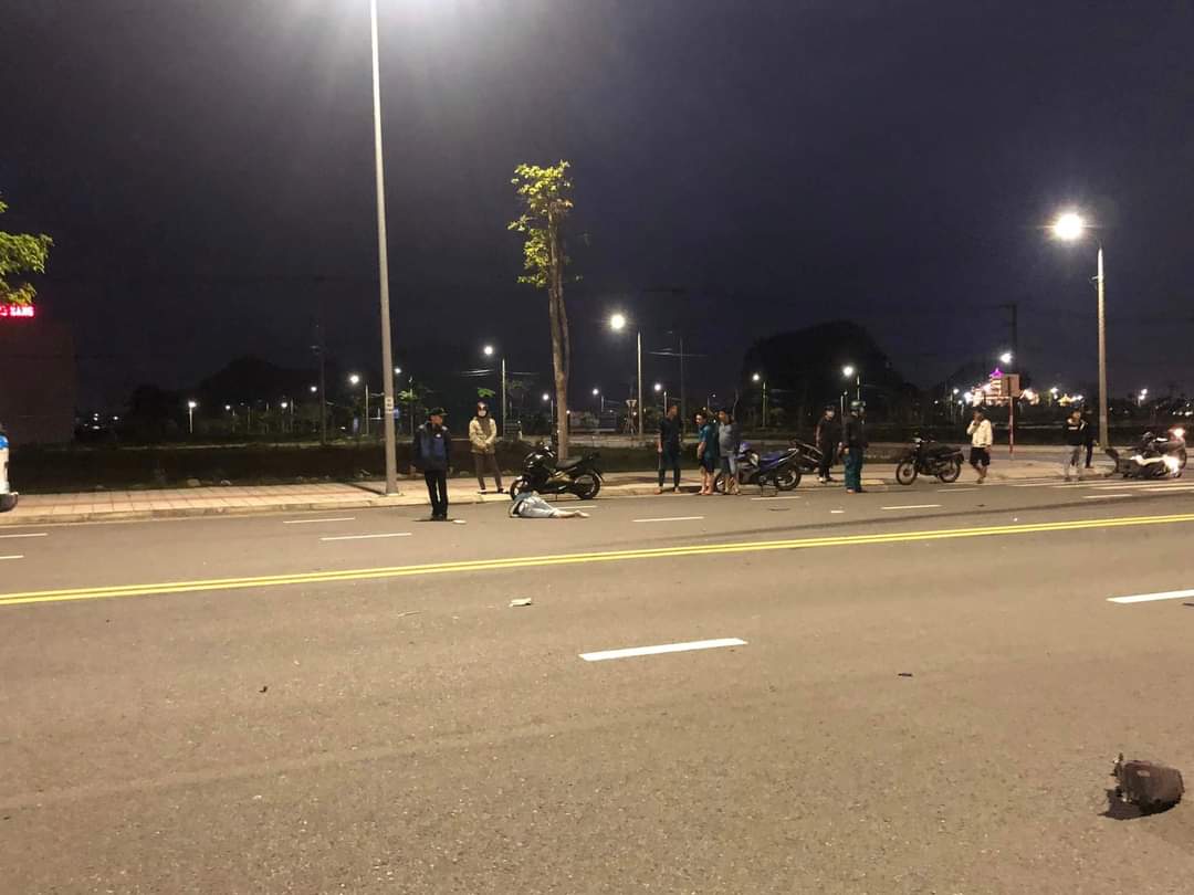 Đà Nẵng: Ô tô va chạm 2 xe máy, 3 người tử vong - Ảnh 2.