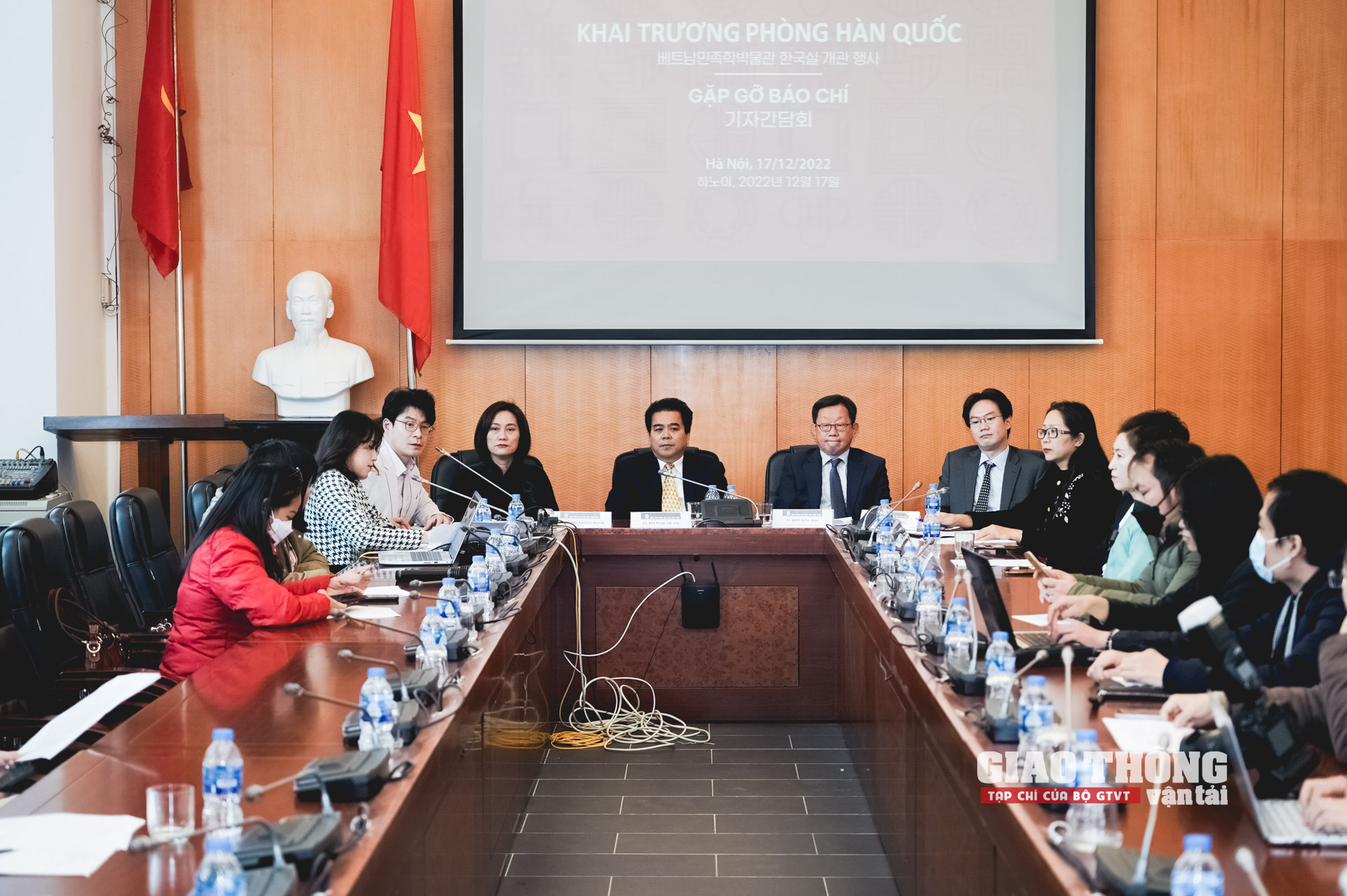 Ảnh: Trải nghiệm cuộc sống đời thường Hàn Quốc ngay tại Thủ đô Hà Nội - Ảnh 1.