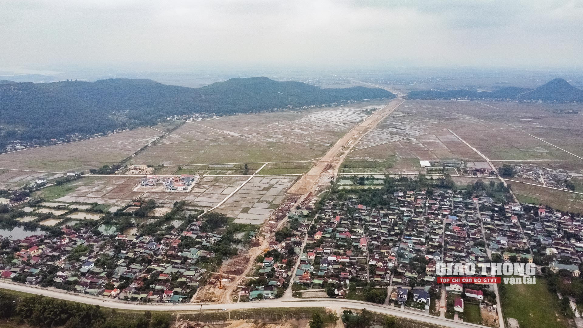 Phải tối đa nguồn lực đảm bảo mặt bằng, vật liệu cho các công trình giao thông - Ảnh 3.