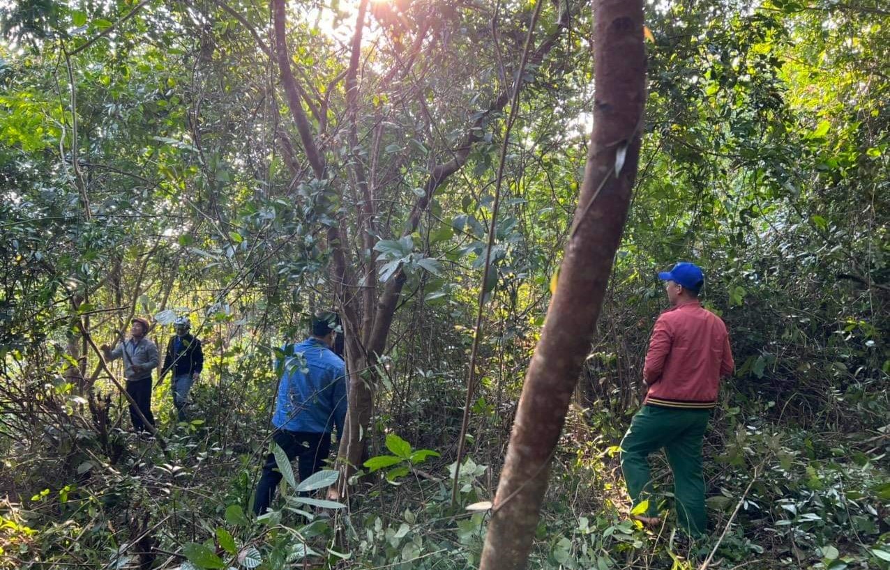 Cận cảnh ngày đêm giải phóng mặt bằng phục vụ thi công cao tốc Cam Lộ - Vạn Ninh - Ảnh 2. Cận cảnh ngày đêm giải phóng mặt bằng phục vụ thi công cao tốc Cam Lộ - Vạn Ninh - Ảnh 2.