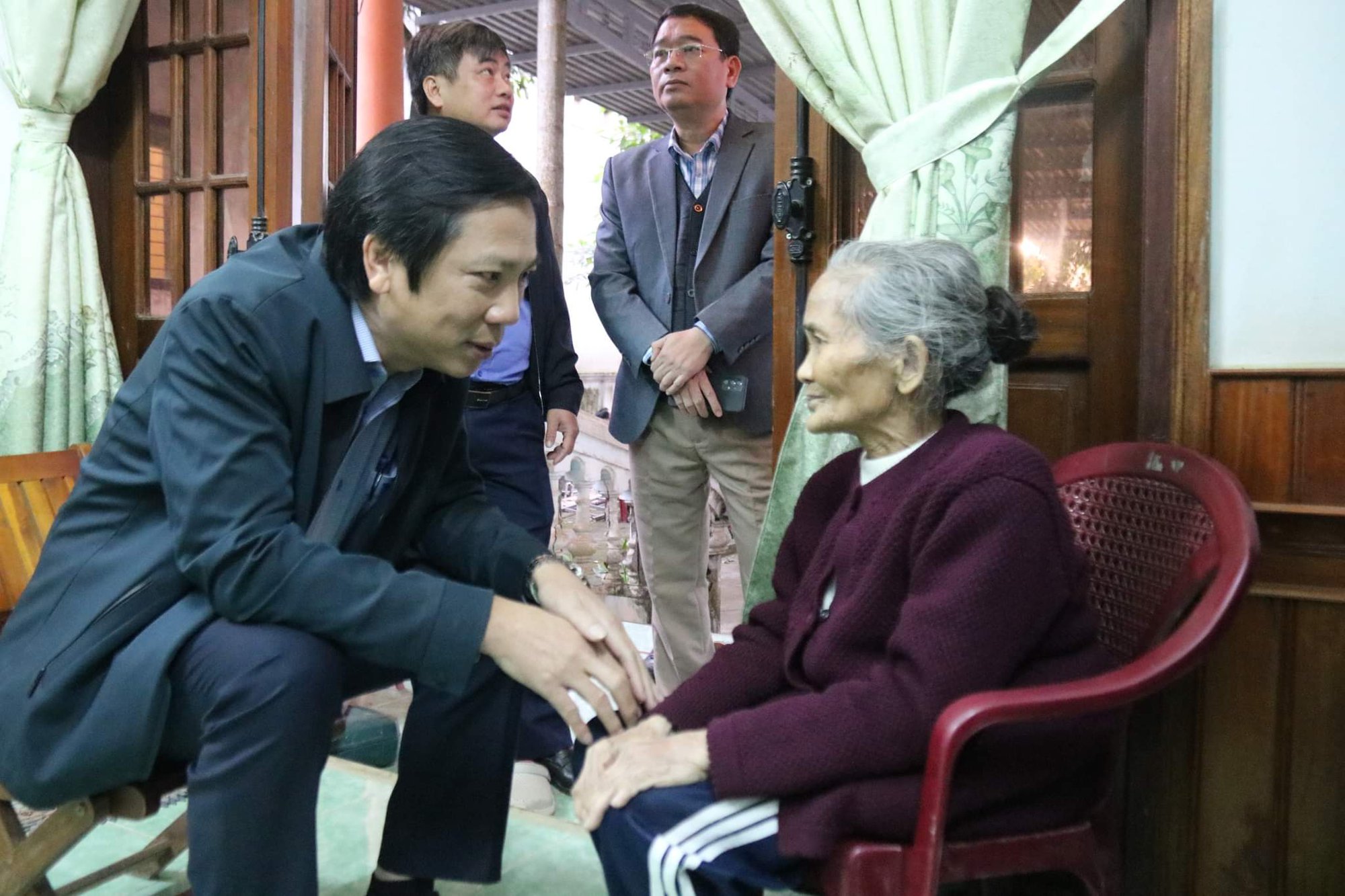 Cận cảnh ngày đêm giải phóng mặt bằng phục vụ thi công cao tốc Cam Lộ - Vạn Ninh - Ảnh 7. Cận cảnh ngày đêm giải phóng mặt bằng phục vụ thi công cao tốc Cam Lộ - Vạn Ninh - Ảnh 7.