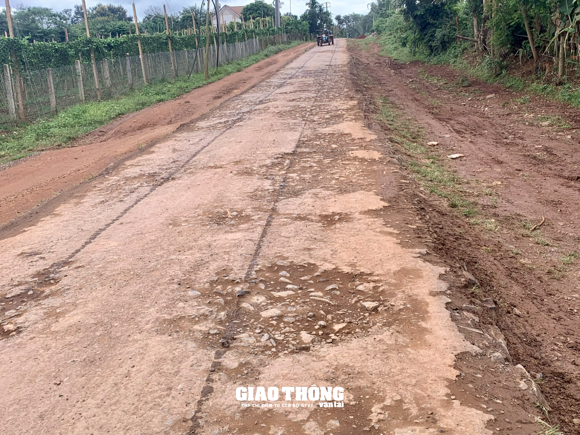 Xe ben chở đá "bức tử" cầu đường có giới hạn tải trọng 10 tấn ở Đắk Lắk - Ảnh 9.