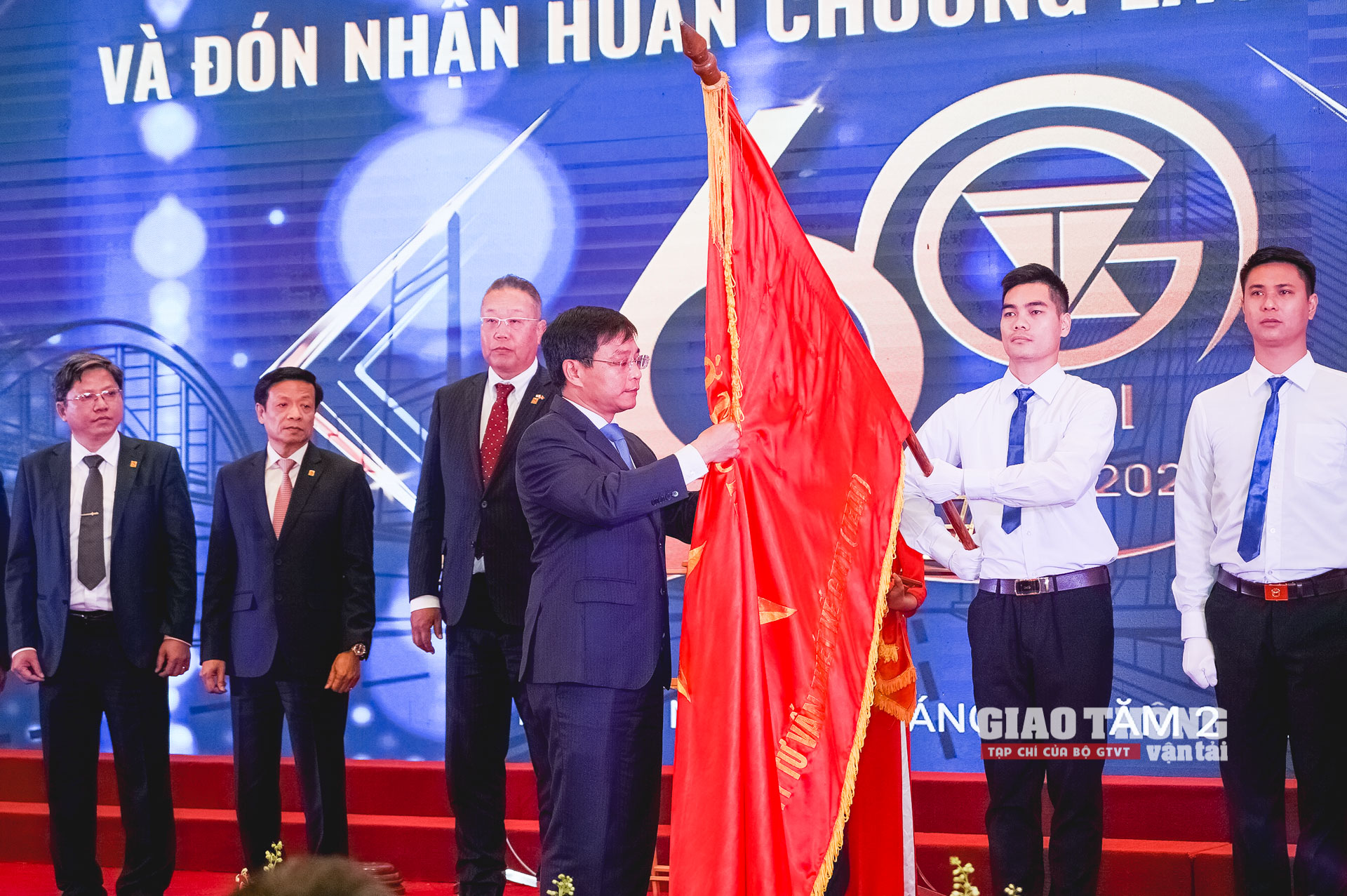 TEDI đón nhận Huân chương Lao động hạng Ba - Ảnh 4. TEDI đón nhận Huân chương Lao động hạng Ba - Ảnh 4.
