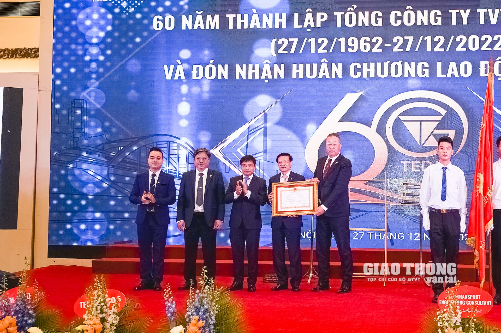 TEDI đón nhận Huân chương Lao động hạng Ba - Ảnh 5. TEDI đón nhận Huân chương Lao động hạng Ba - Ảnh 5.