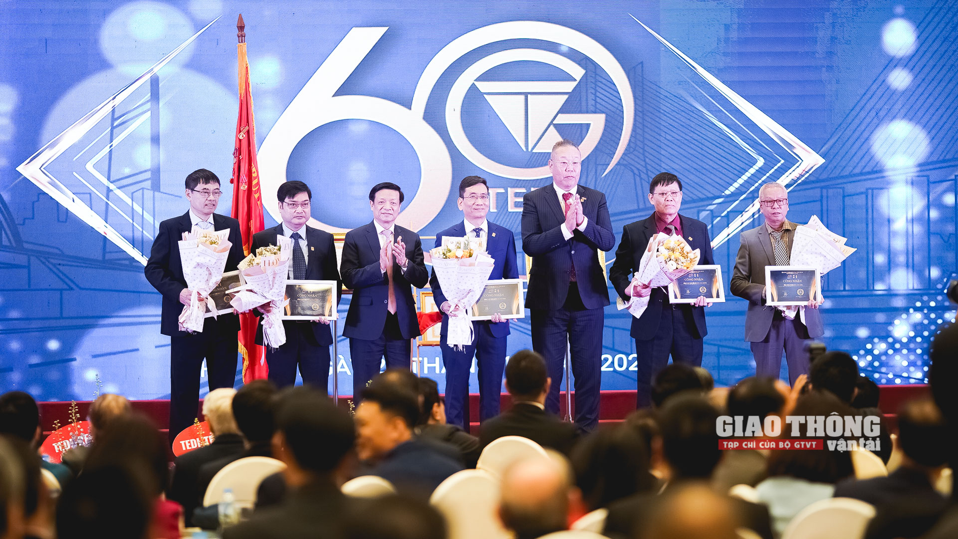 TEDI đón nhận Huân chương Lao động hạng Ba - Ảnh 8. TEDI đón nhận Huân chương Lao động hạng Ba - Ảnh 8.