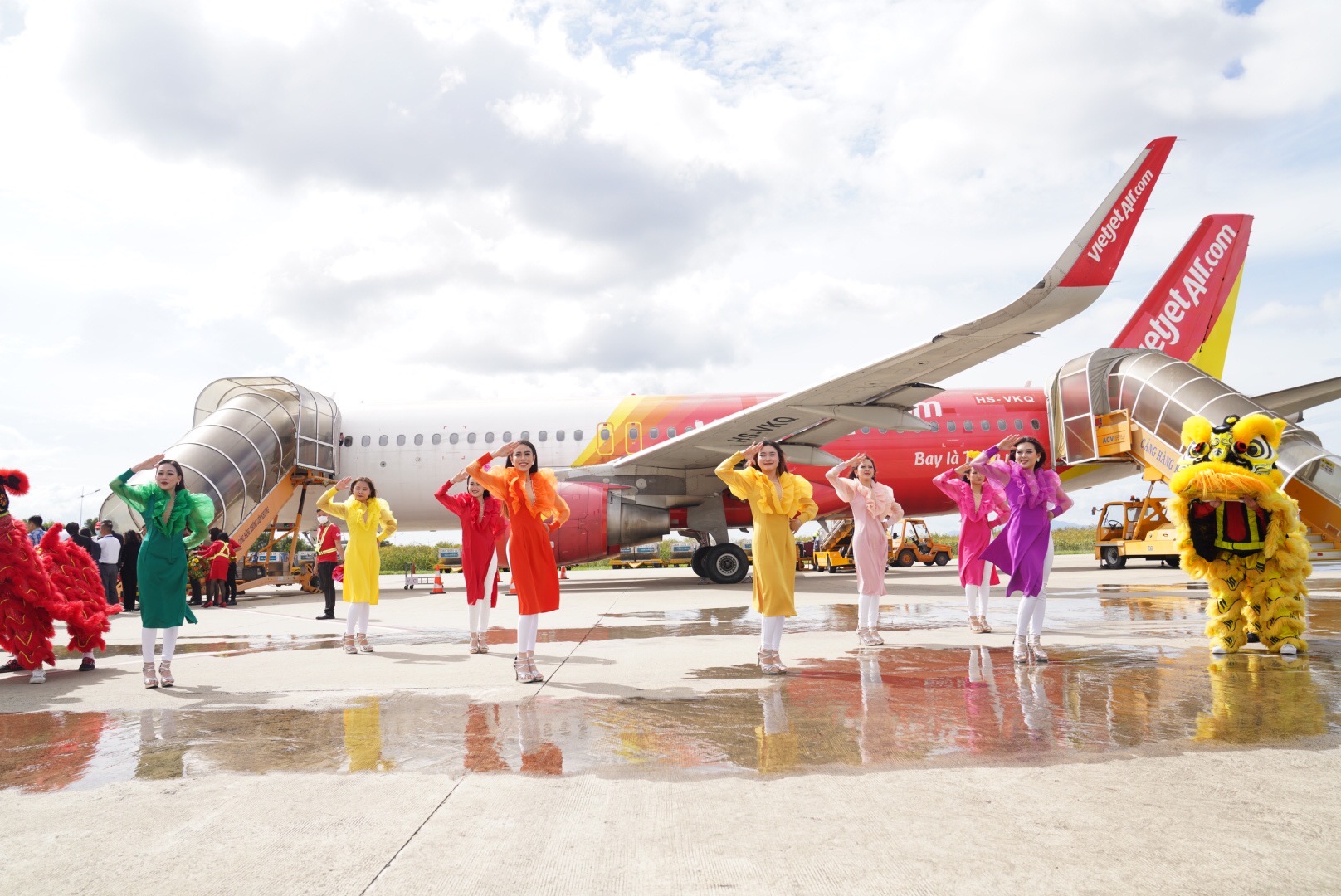Vietjet khôi phục đường bay thẳng duy nhất giữa Đà Lạt và Băng Cốc, giá vé siêu hấp dẫn
- Ảnh 3. Vietjet khôi phục đường bay thẳng duy nhất giữa Đà Lạt và Băng Cốc, giá vé siêu hấp dẫn
- Ảnh 3.