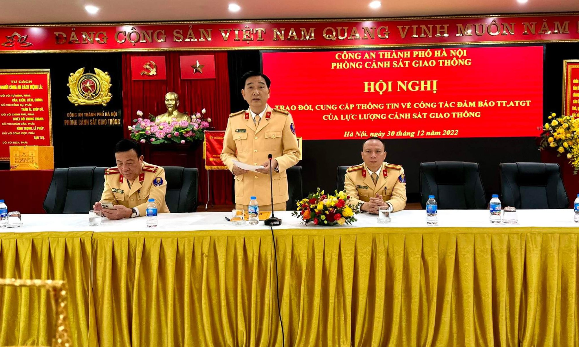 Hà Nội: Xây dựng hình ảnh đẹp, ngày càng nâng cao uy tín người CSGT Thủ đô - Ảnh 1.