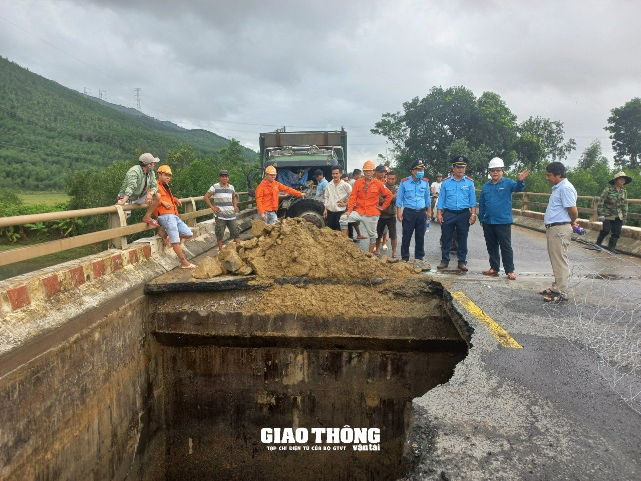 Ngành giao thông Quảng Nam vượt khó, hoàn thành tốt các nhiệm vụ trong năm 2022 - Ảnh 3. Ngành giao thông Quảng Nam vượt khó, hoàn thành tốt các nhiệm vụ trong năm 2022 - Ảnh 3.