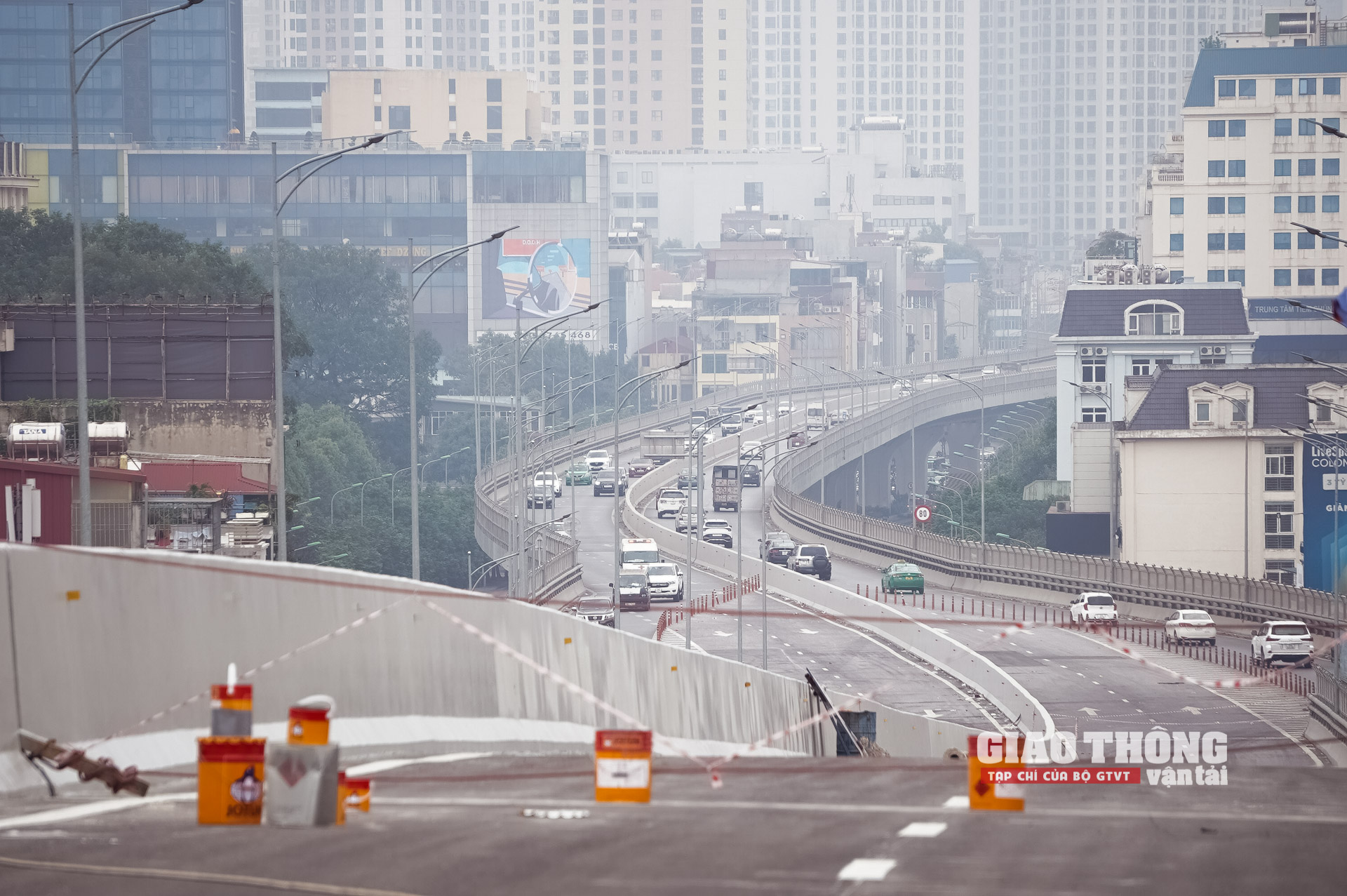 Ảnh: Xem 2 nhà thầu lớn làm đường trên cao đẹp nhất Hà Nội - Ảnh 10. Ảnh: Xem 2 nhà thầu lớn làm đường trên cao đẹp nhất Hà Nội - Ảnh 10.